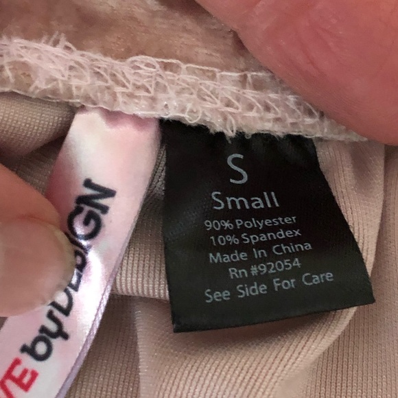 Love by Design top in rose crushed velvet - Picture 2 of 4